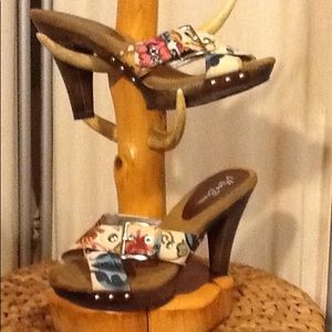 Miss Bisou floral canvas print platform heels.